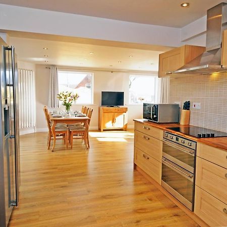 Whitby Spacious Rugby Field Cottage With Off-Street Parking And Ev Fast Point For Electric Cars Εξωτερικό φωτογραφία