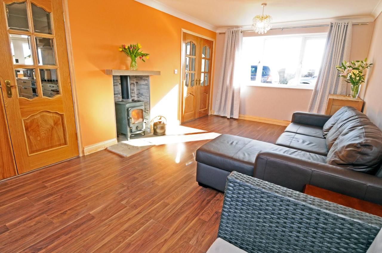 Whitby Spacious Rugby Field Cottage With Off-Street Parking And Ev Fast Point For Electric Cars Εξωτερικό φωτογραφία