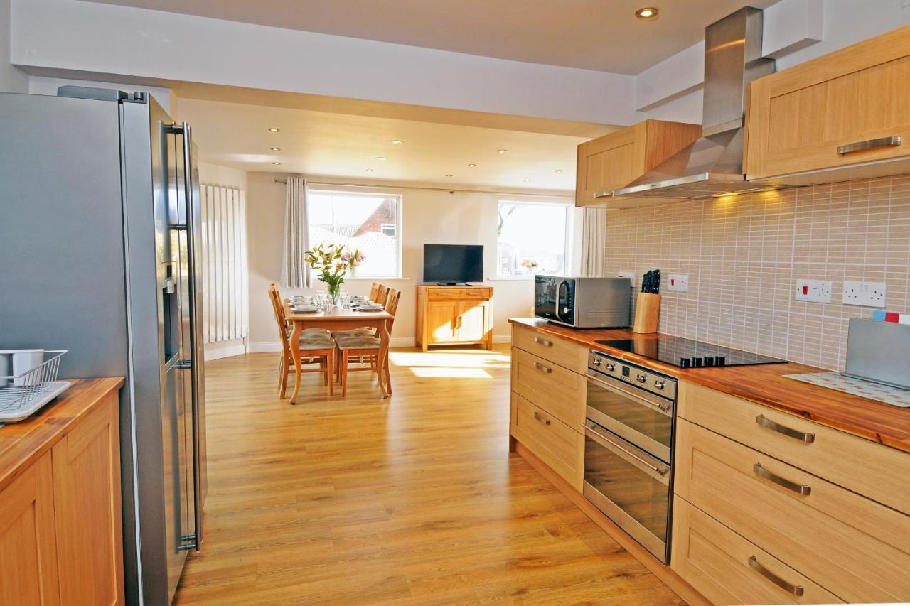 Whitby Spacious Rugby Field Cottage With Off-Street Parking And Ev Fast Point For Electric Cars Εξωτερικό φωτογραφία