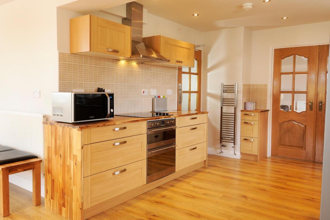 Whitby Spacious Rugby Field Cottage With Off-Street Parking And Ev Fast Point For Electric Cars Εξωτερικό φωτογραφία