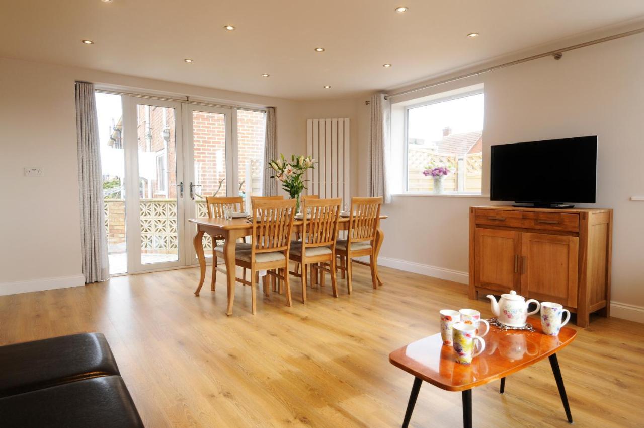 Whitby Spacious Rugby Field Cottage With Off-Street Parking And Ev Fast Point For Electric Cars Εξωτερικό φωτογραφία