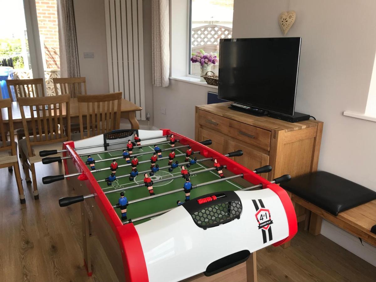Whitby Spacious Rugby Field Cottage With Off-Street Parking And Ev Fast Point For Electric Cars Εξωτερικό φωτογραφία